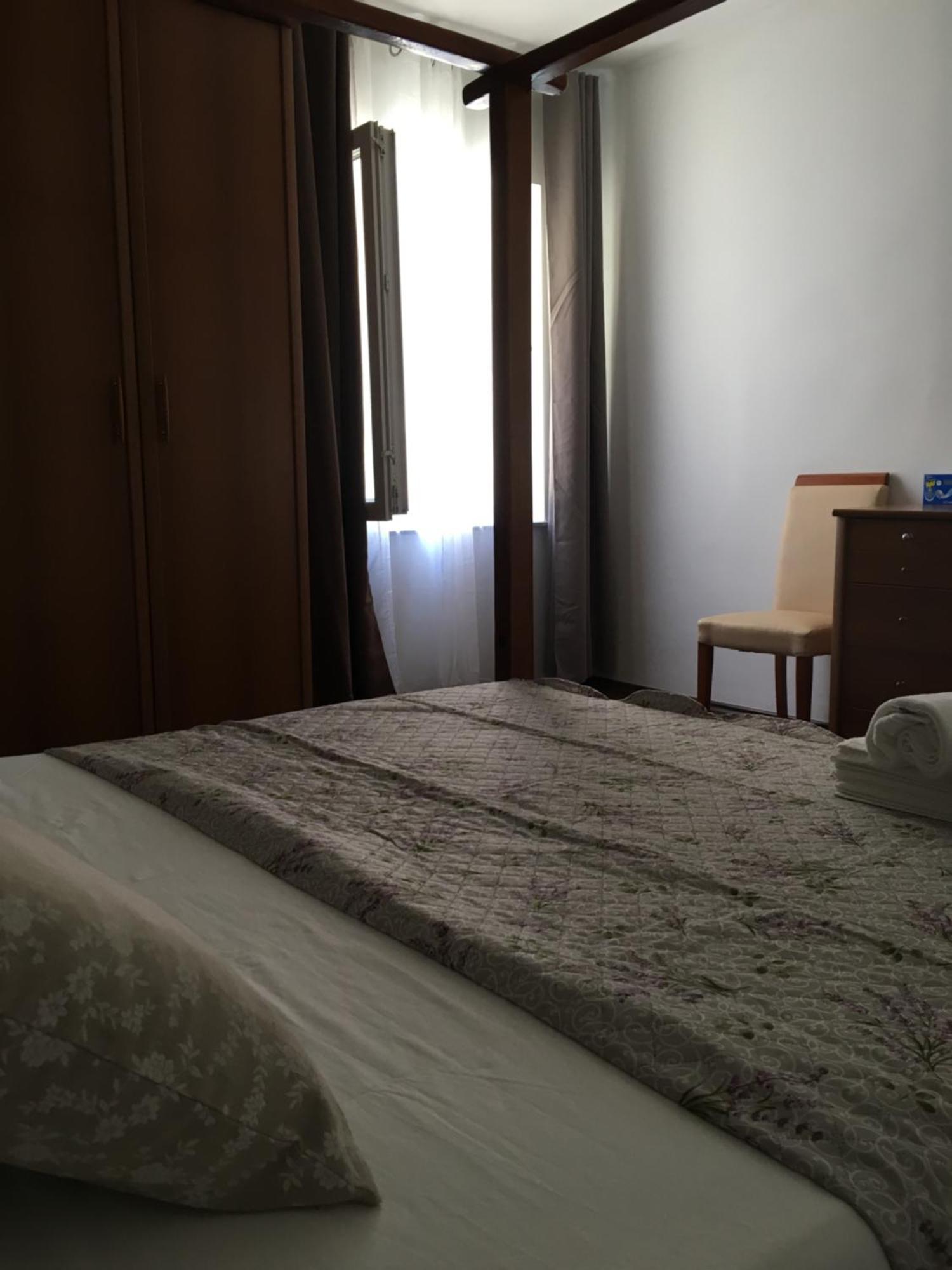 'One Tree' Apartment, Old Town Zara Esterno foto