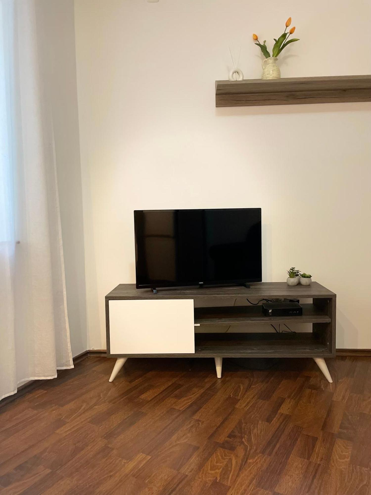 'One Tree' Apartment, Old Town Zara Esterno foto